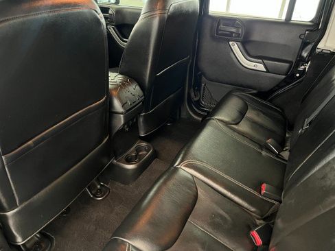 Used 2015 Jeep Wrangler Unlimited Rubicon AWD/4WD image 29