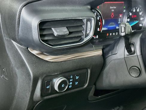 Used 2022 Ford Explorer Limited w/ Equipment Group 301A AWD/4WD image 17