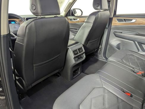 Used 2024 Volkswagen Atlas SE image 31