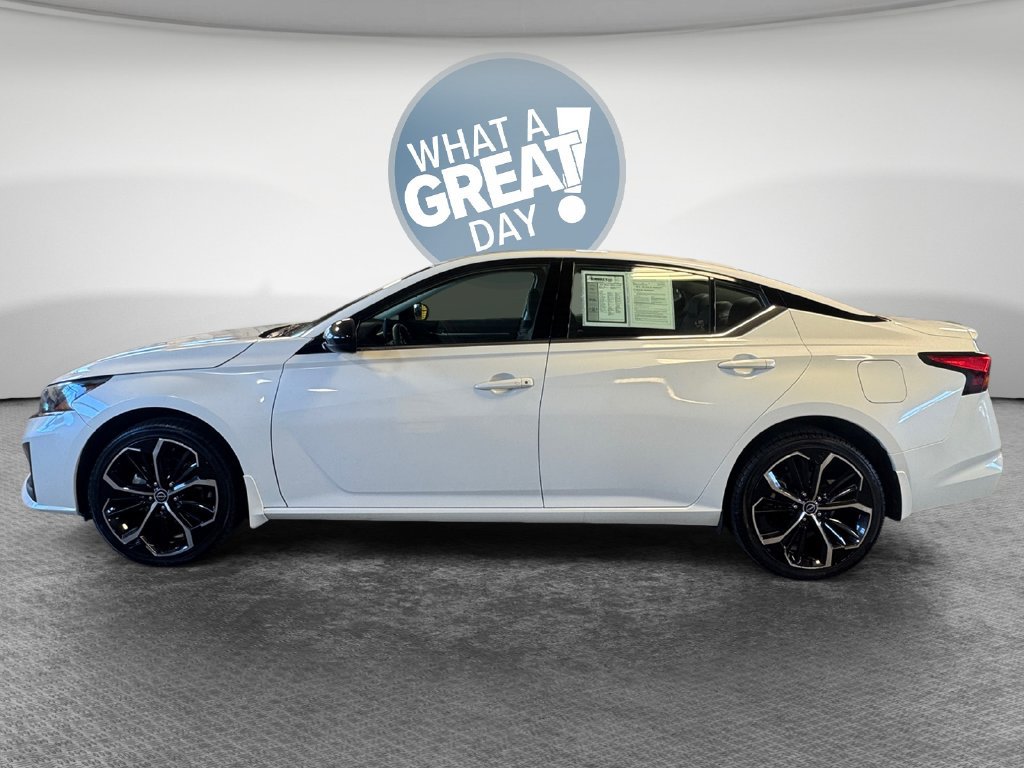 Used 2023 Nissan Altima 2.5 SR w/ SR Premium Package AWD/4WD image 7