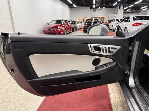 Used 2013 Mercedes-Benz SLK 250 image 24