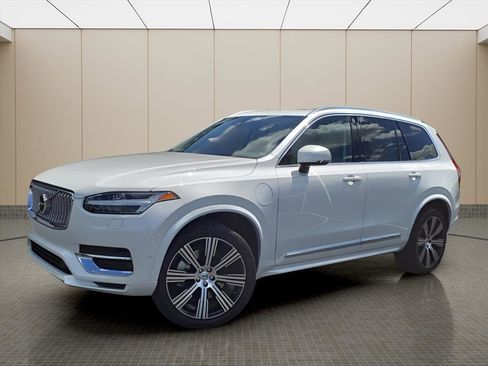 Used 2025 Volvo XC90 T8 Plus w/ Protection Package image 20