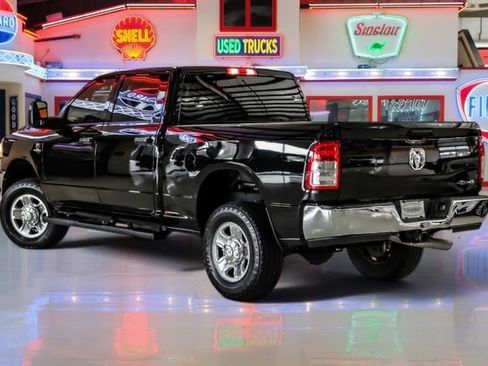 Used 2023 RAM 2500 Tradesman w/ Chrome Appearance Group AWD/4WD image 4