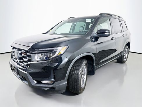 Used 2023 Honda Passport TrailSport image 3
