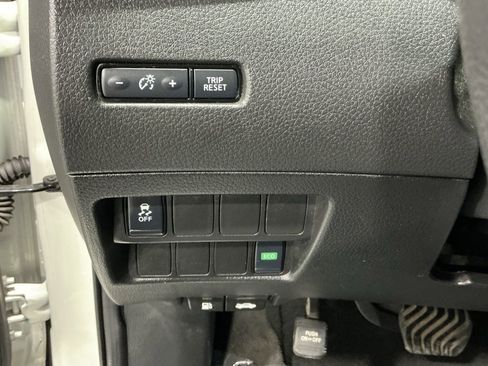 Used 2019 Nissan Rogue Sport S image 13