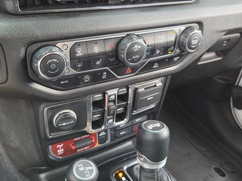 Used 2024 Jeep Wrangler Sport AWD/4WD image 21
