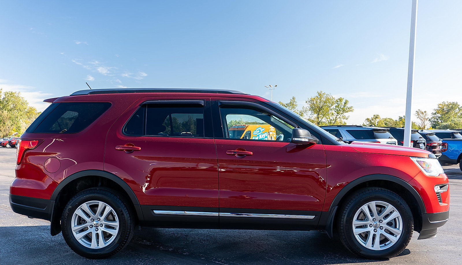 Used 2019 Ford Explorer XLT w/ Equipment Group 201A AWD/4WD image 5