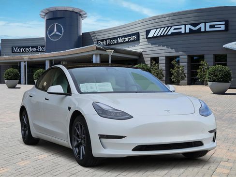 Used 2021 Tesla Model 3 Standard Range Plus image 2