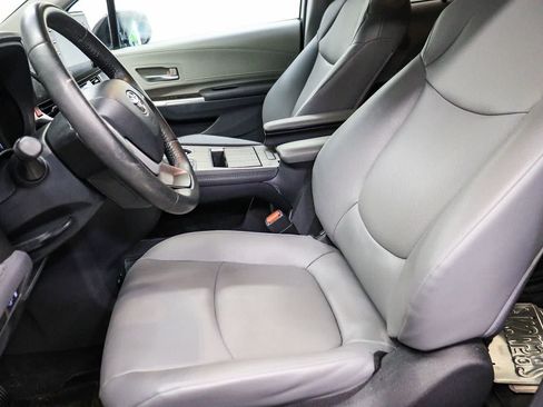Used 2024 Toyota Sienna XLE w/ XLE Plus Package AWD/4WD image 19