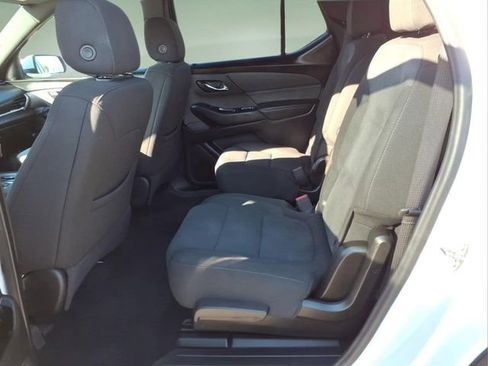 Used 2023 Chevrolet Traverse LT FWD image 13