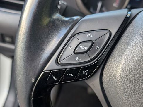 Used 2019 Toyota C-HR XLE image 34