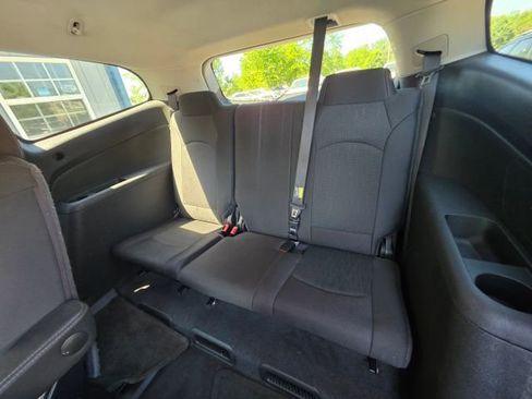 Used 2017 Chevrolet Traverse LT w/ Style and Technology Package image 21