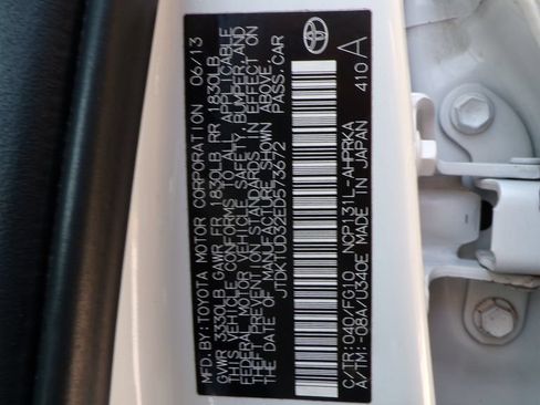 Used 2014 Toyota Yaris LE FWD image 32