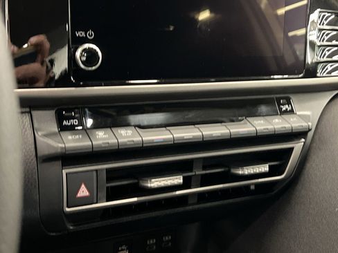 Used 2025 Toyota Camry LE image 16