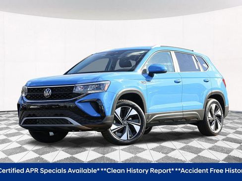 Used 2024 Volkswagen Taos SE image 2