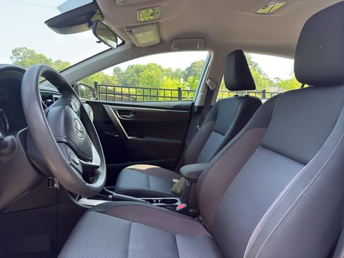 Used 2019 Toyota Corolla LE FWD image 7