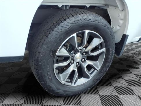Used 2023 Chevrolet Silverado 1500 LT AWD/4WD image 27