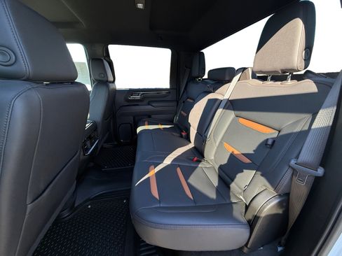 Used 2025 GMC Sierra 2500 AT4 image 16