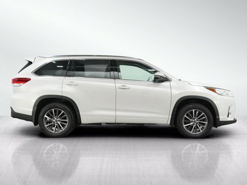 Used 2018 Toyota Highlander XLE AWD/4WD image 6