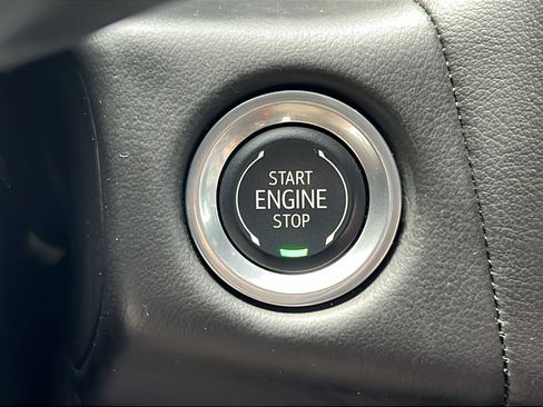 Used 2024 Chevrolet Tahoe Premier AWD/4WD image 31
