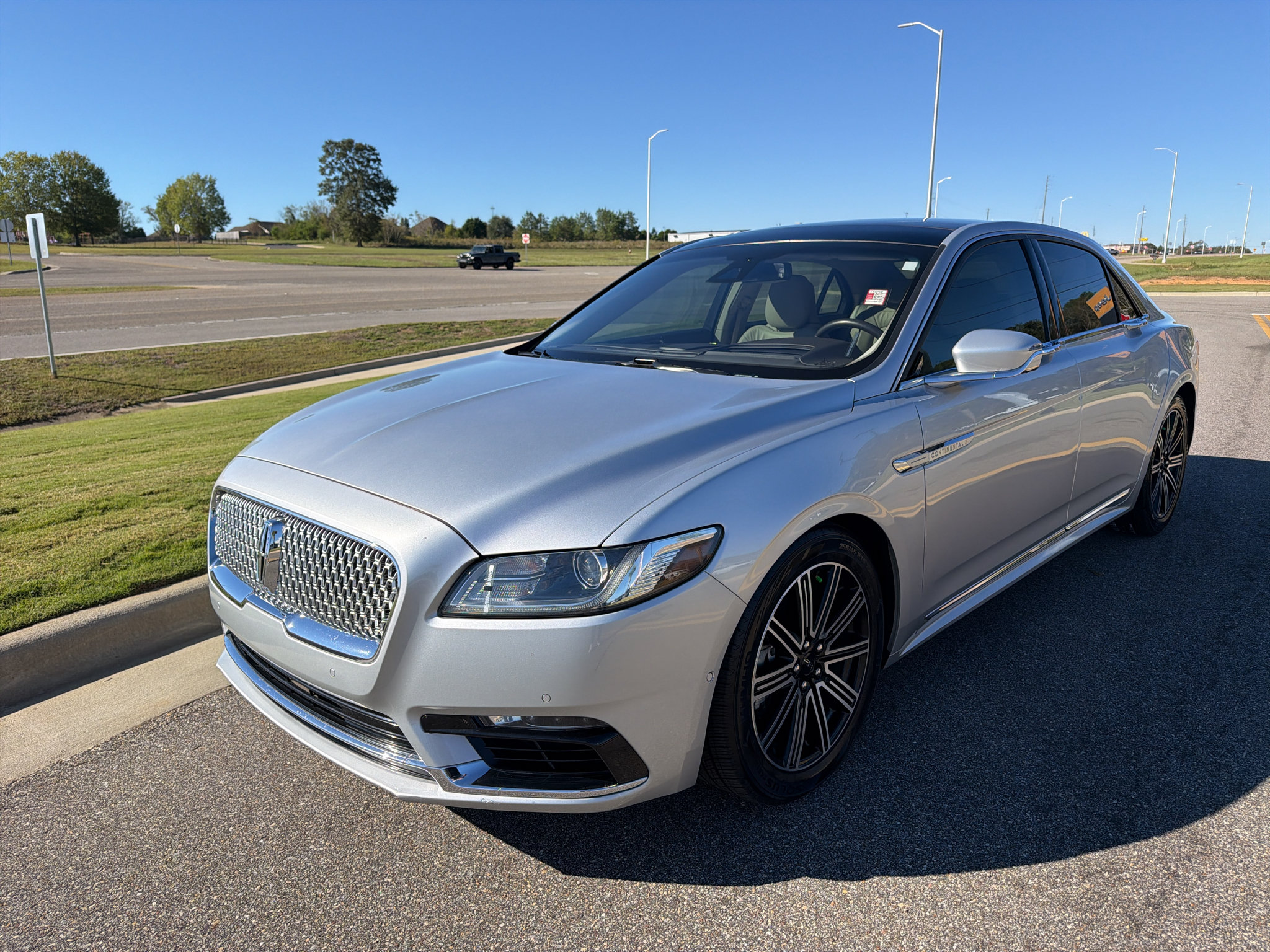 Used 2019 Lincoln Continental Reserve FWD image 9