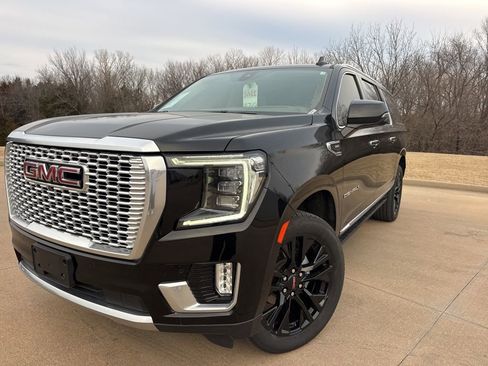 Used 2022 GMC Yukon XL Denali image 1
