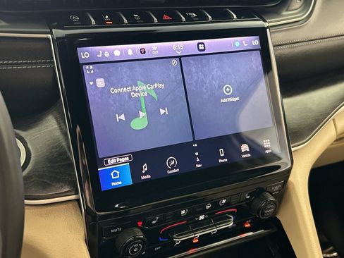 Used 2023 Jeep Grand Cherokee L Limited w/ Luxury Tech Group II AWD/4WD image 17