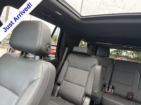 Used 2022 Chevrolet Tahoe Z71 w/ Luxury Package AWD/4WD image 19