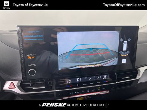 Used 2026 Toyota Sienna XLE FWD image 32
