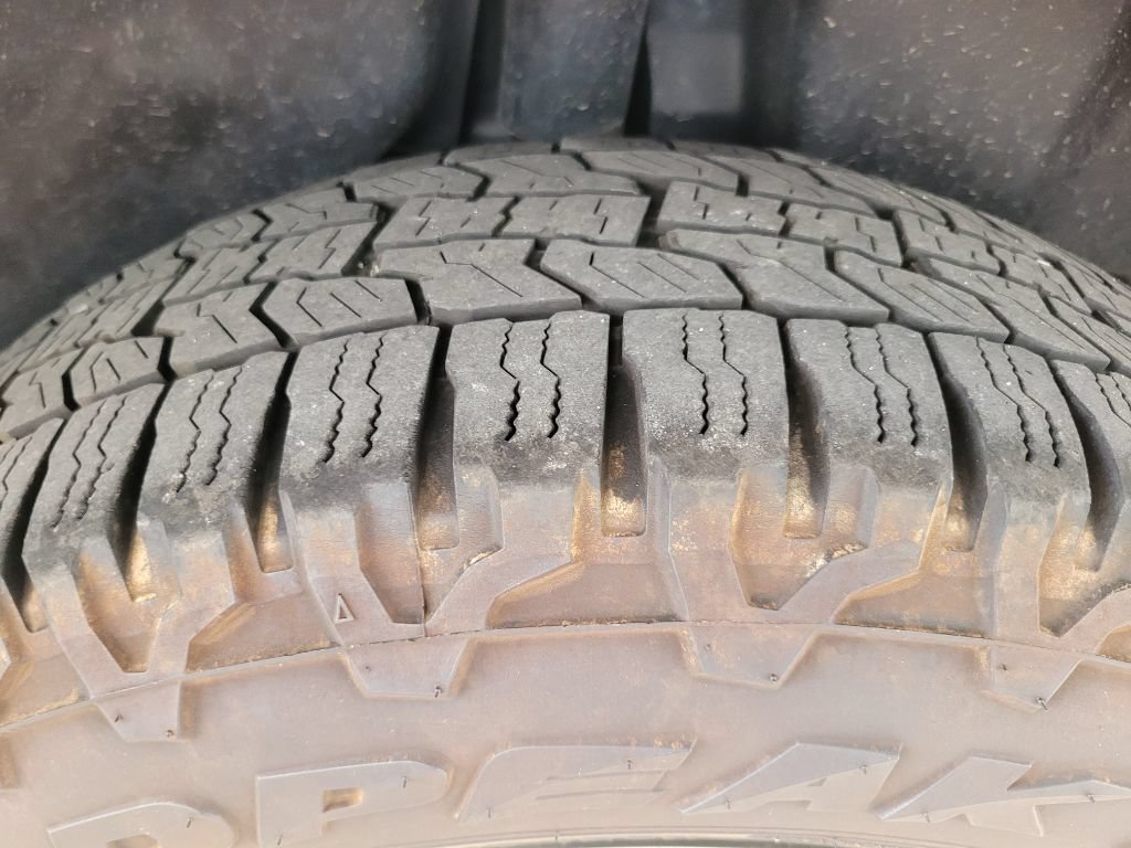 Used 2020 Jeep Cherokee Trailhawk w/ Cold Weather Group AWD/4WD image 14