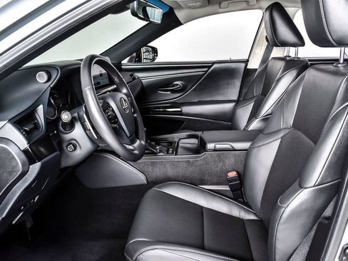Used 2025 Lexus ES 300h w/ Premium Package FWD image 16