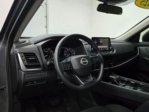 Used 2025 Nissan Rogue S image 18