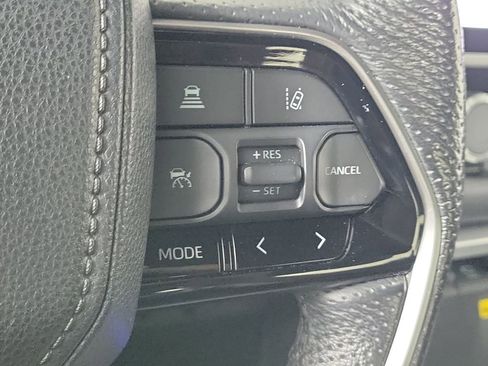 Used 2024 Toyota Tundra Platinum AWD/4WD image 10