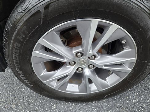 Used 2015 Toyota Highlander XLE FWD image 40