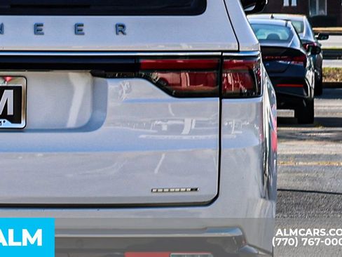 Used 2024 Jeep Wagoneer Series II w/ Flexible Seating Group image 14