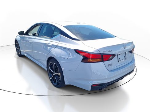 Used 2024 Nissan Altima 2.5 SR w/ SR Premium Package FWD image 4