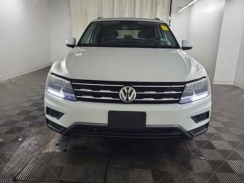 Used 2021 Volkswagen Tiguan SE w/ Panoramic Sunroof Package image 6