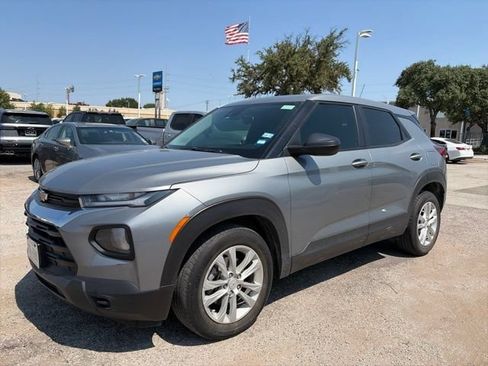 Used 2023 Chevrolet TrailBlazer LS FWD image 2