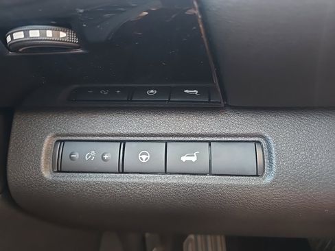 New 2025 Nissan Pathfinder SV image 12