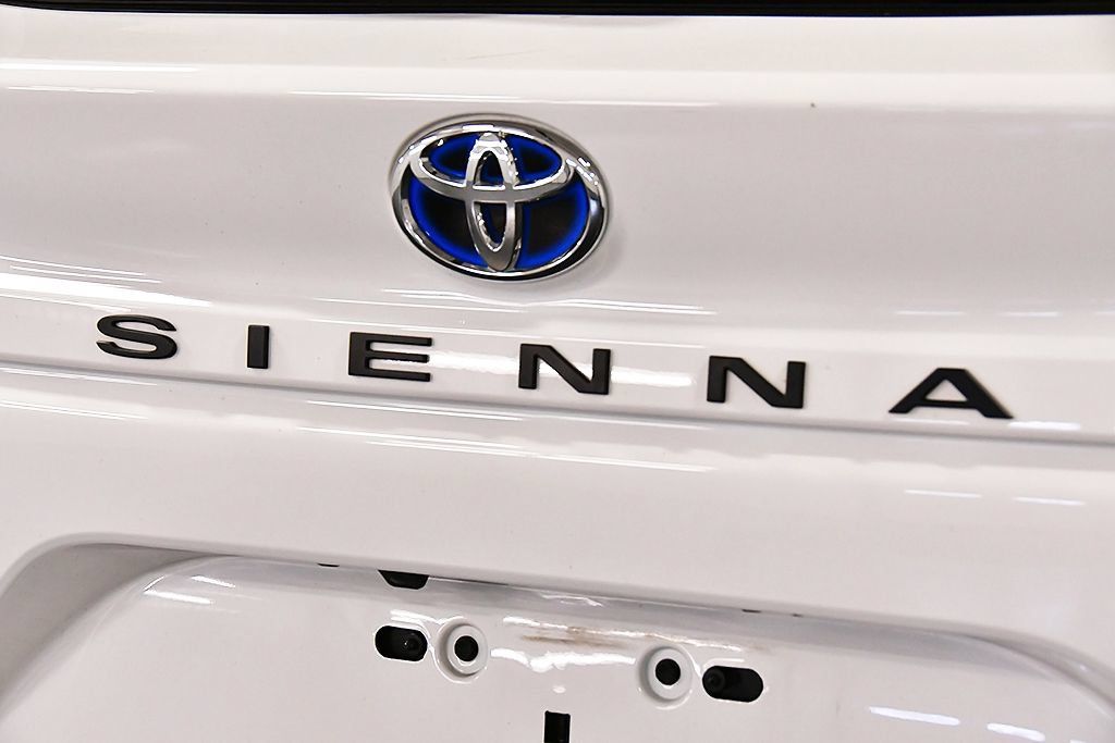 Used 2024 Toyota Sienna LE AWD/4WD image 10