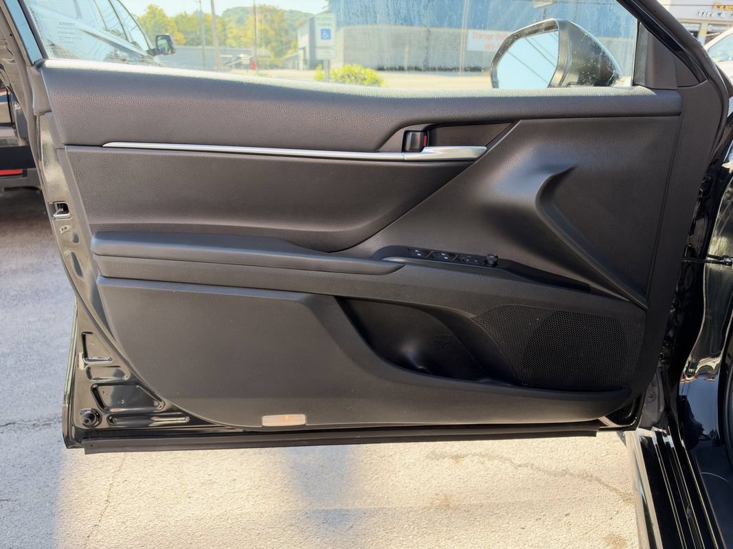 Used 2019 Toyota Camry SE FWD image 22