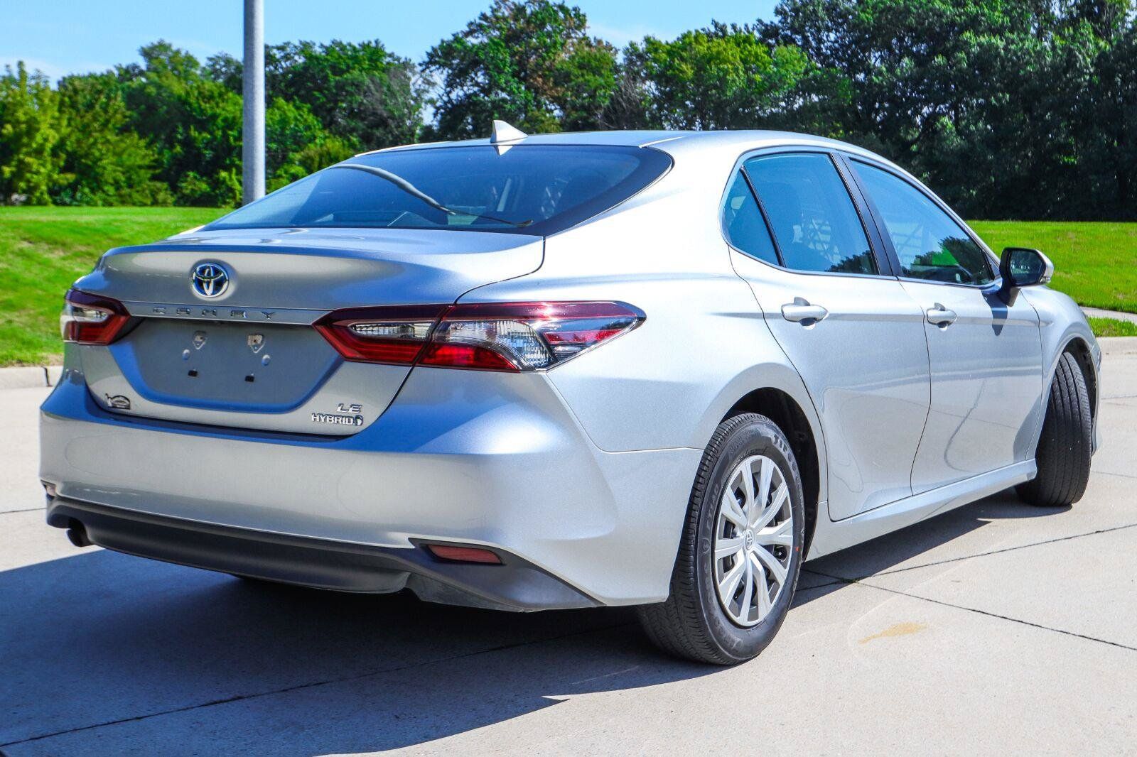 Used 2022 Toyota Camry LE FWD image 16