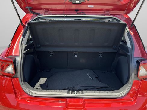 Used 2024 Hyundai Venue Limited image 9