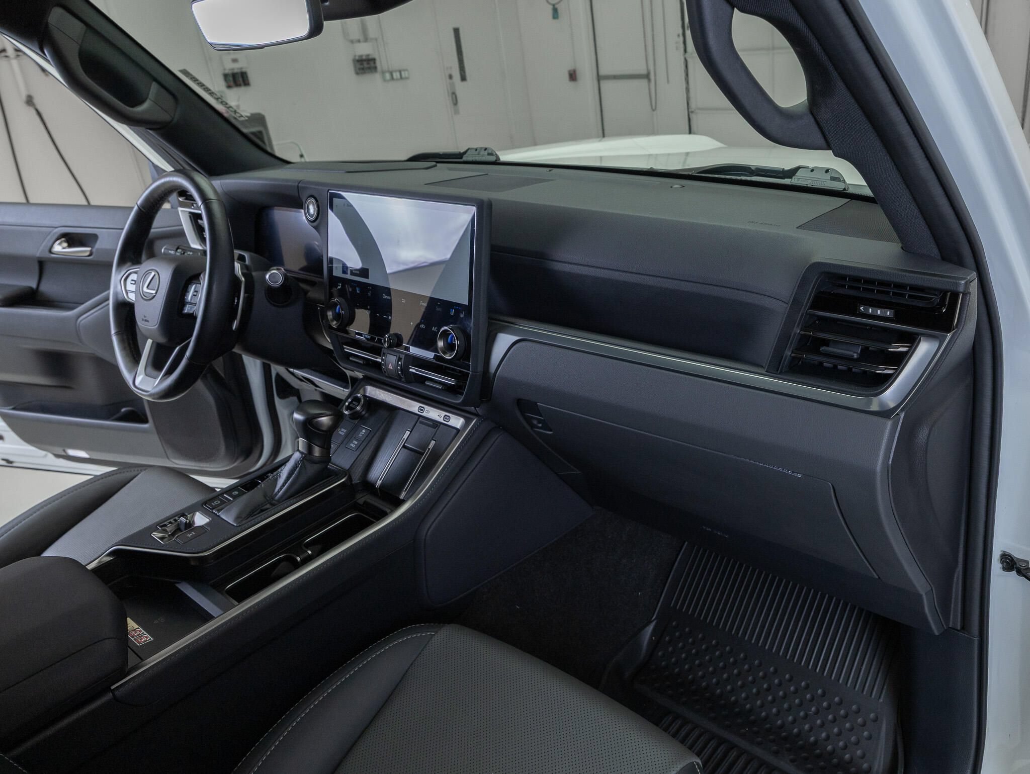Used 2024 Lexus GX 550 w/ Accessory Package (Z1) AWD/4WD image 17