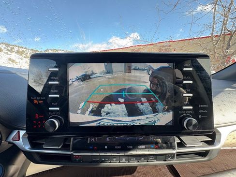 Used 2021 Toyota Sienna XLE image 27