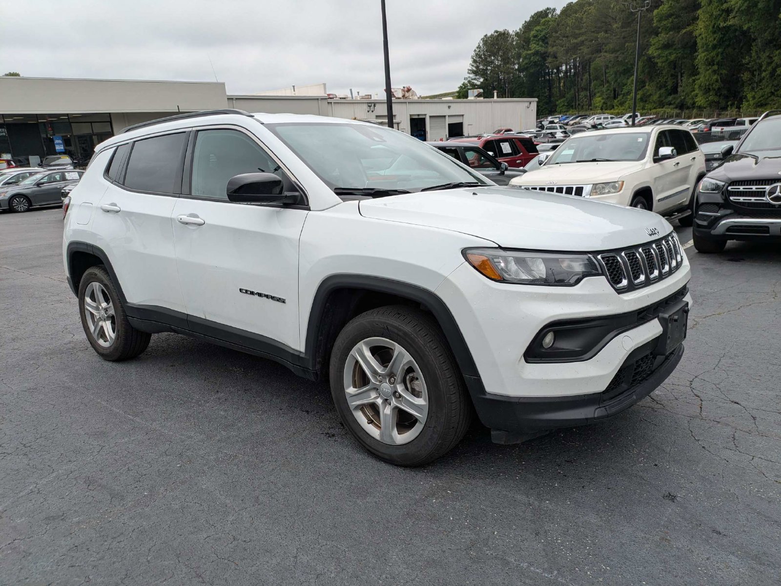 Used 2024 Jeep Compass Latitude AWD/4WD image 2
