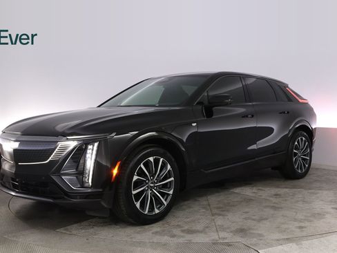 Used 2024 Cadillac Lyriq Sport AWD/4WD image 2