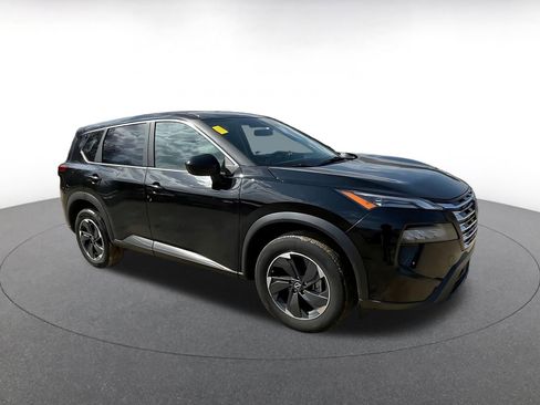 Used 2025 Nissan Rogue SV image 2