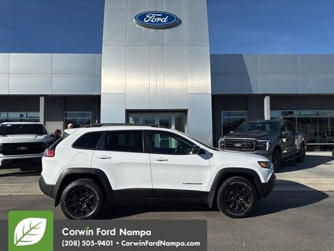 Used 2021 Jeep Cherokee Trailhawk image 2
