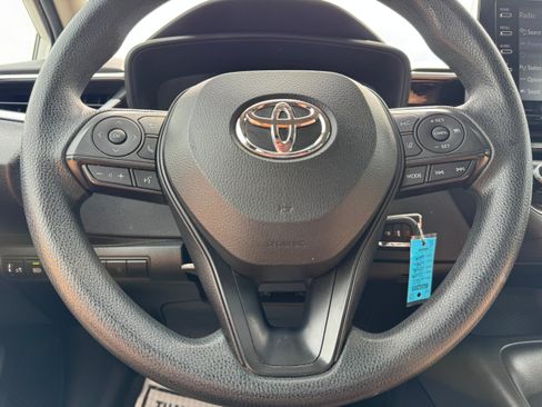 Used 2021 Toyota Corolla LE FWD image 19